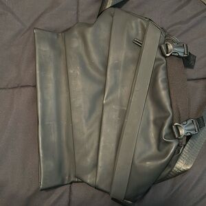 Ria cross body purse with multiple pockets